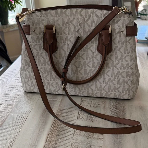 Michael Kors Cream Vanilla Signature Satchel with Brown Trim - Picture 4 of 12
